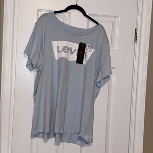 Baby blue classic Levi’s batwing tshirt